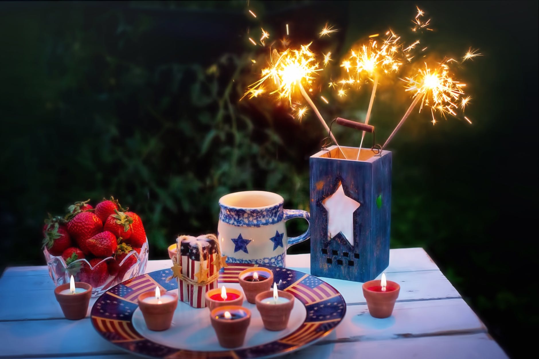 4th of July decorated wooden table